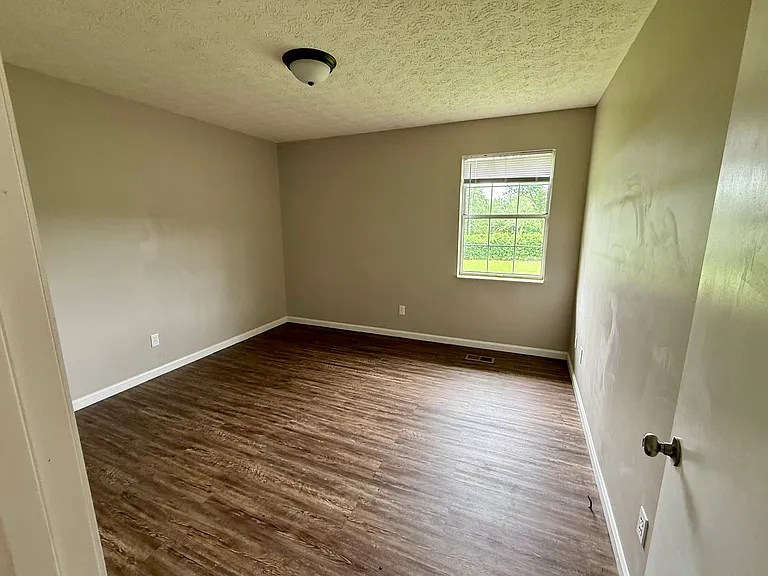 210 Crank Rd — Photo 5