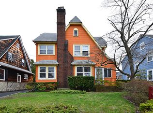 16 Baker Hill Rd, Great Neck, NY 11023