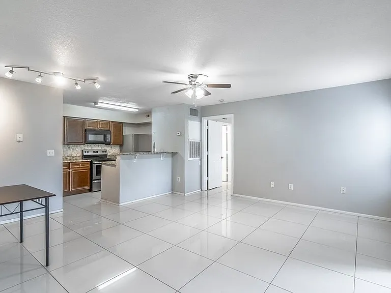 5124 Park Central Dr #517 — Photo 5