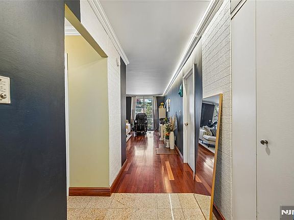 2nd image of 1055 River Rd APT 302