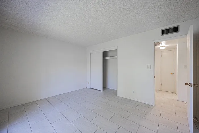 2219 W Morten Ave #3 — Photo 11