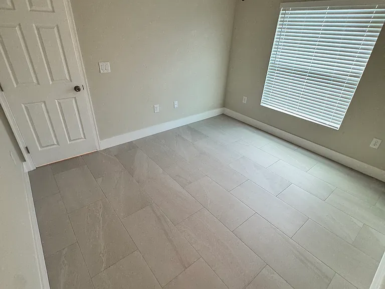 738 Gilbert Ave S — Photo 19