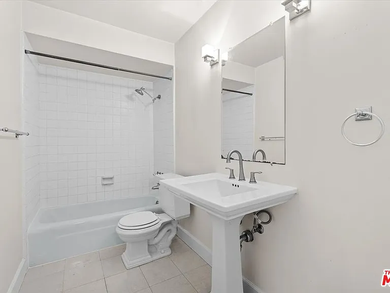 2311 4th St #220 — Photo 16