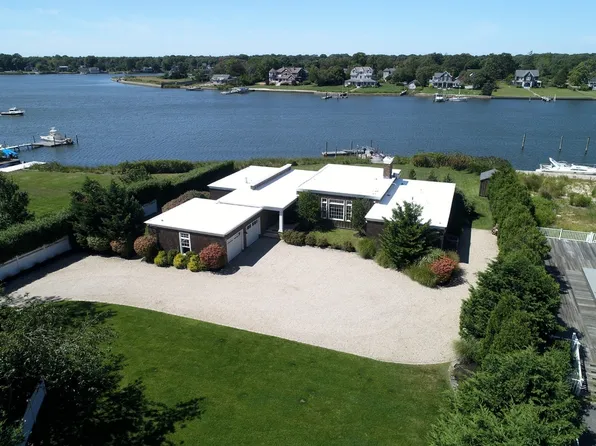 24 Bowditch Ln, Center Moriches, NY 11934