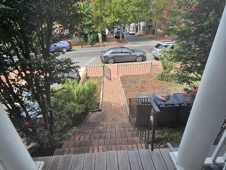 722 7th St SE #1 — Photo 3