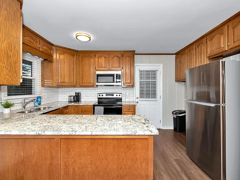 4206 Holmes Ave NW — Photo 2