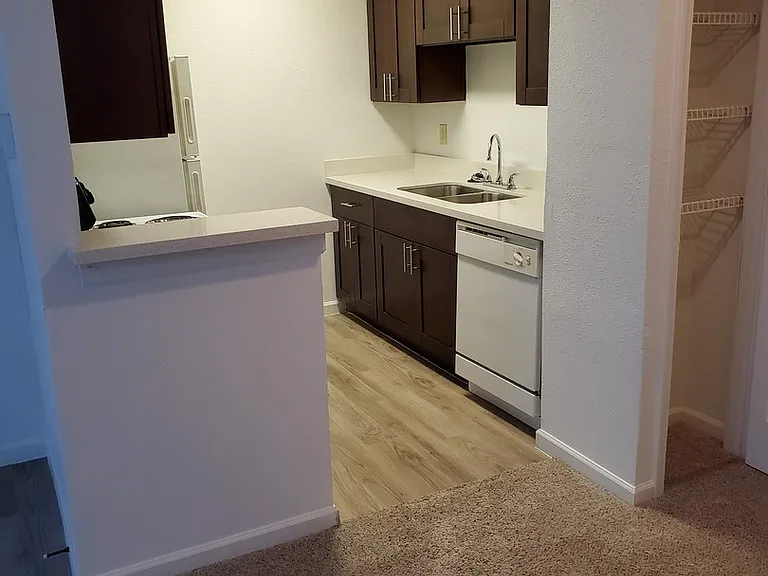 Emerald Cove Apartments — Photo 68