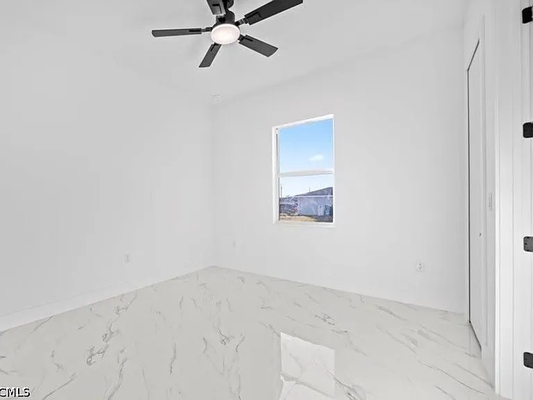 915 NE 15th Pl — Photo 9