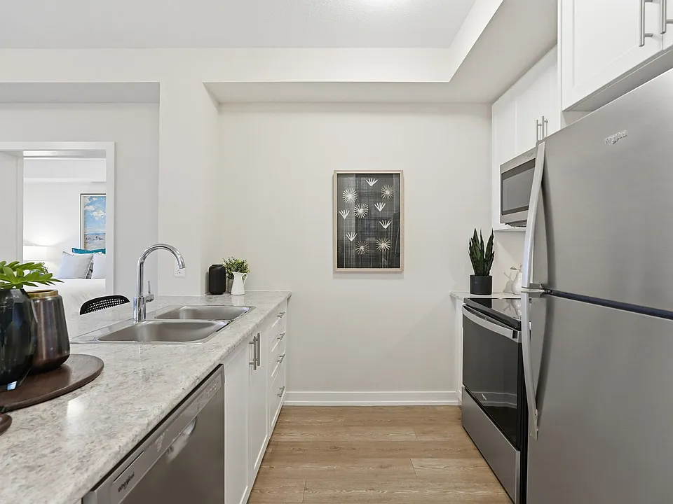 870 Queenston Rd