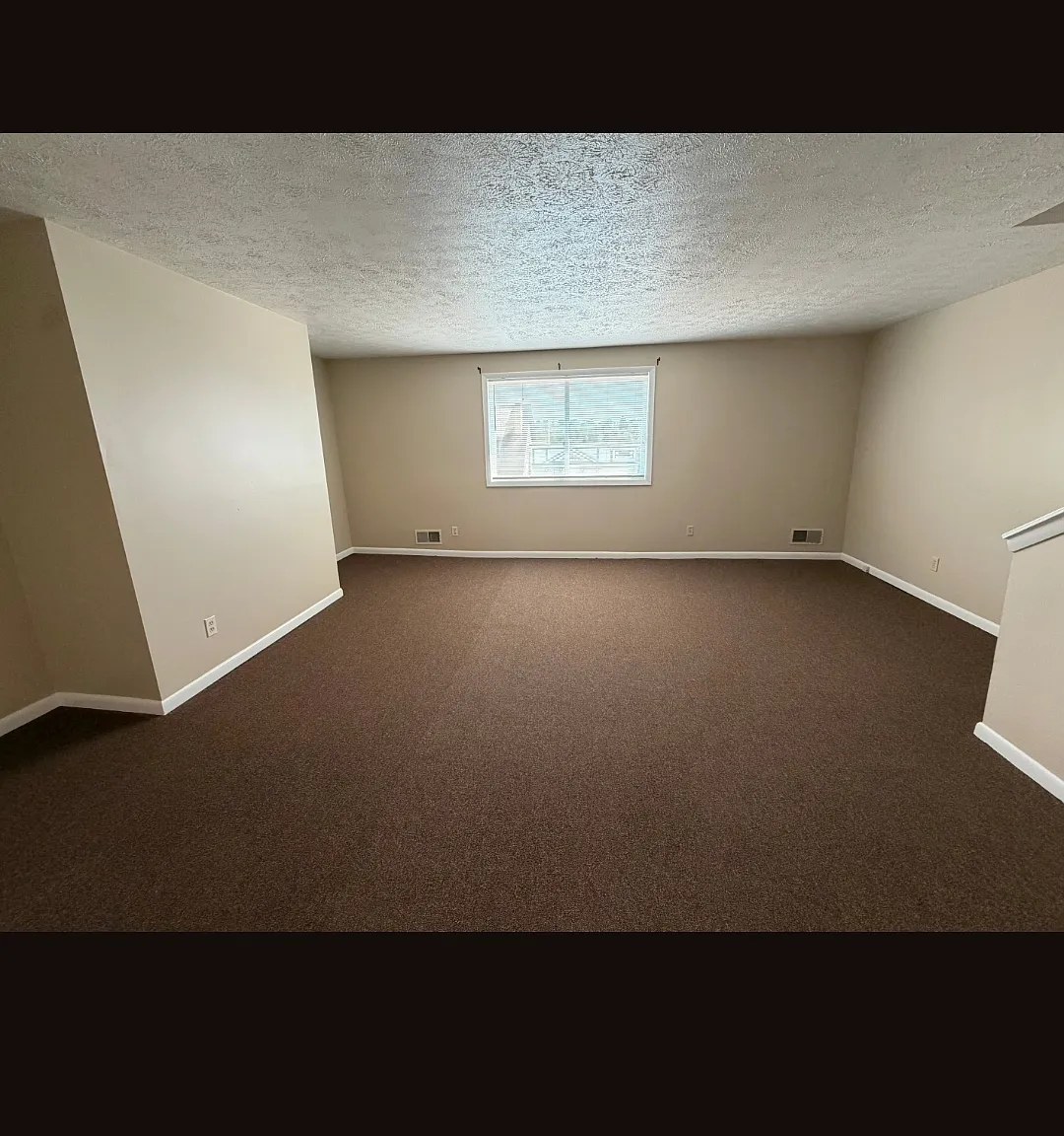 3 bed, 1400 sqft, $1,300 — Photo 4