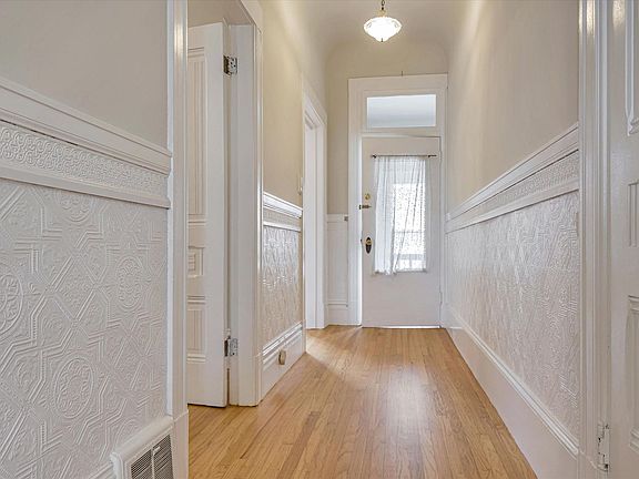 4th image of 3987-3989 24th St #3987