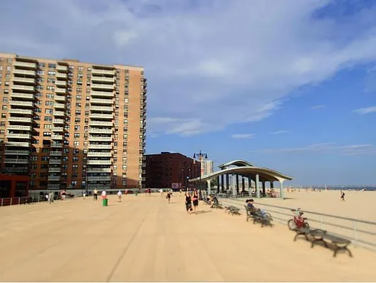 Sold by Golden Real Corp. | media 31