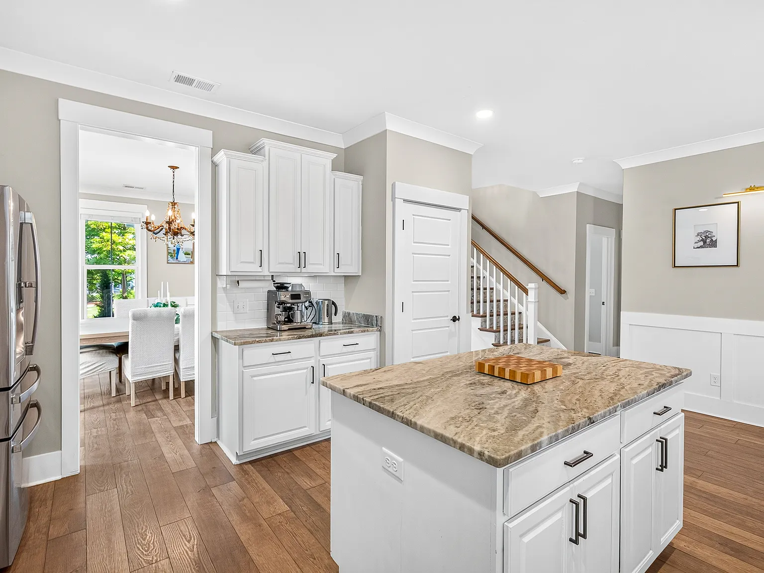 5 bed, 3016 sqft, $4,400 — Photo 3