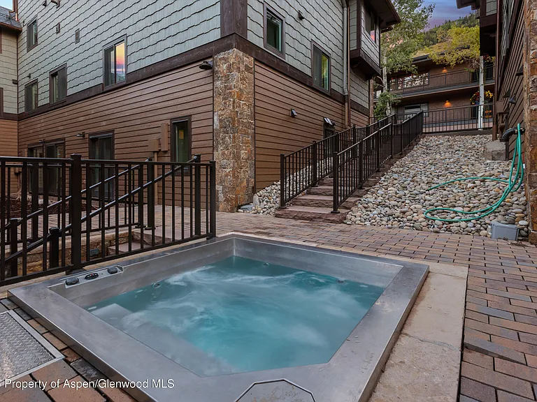 650 S Monarch St #4 — Photo 36