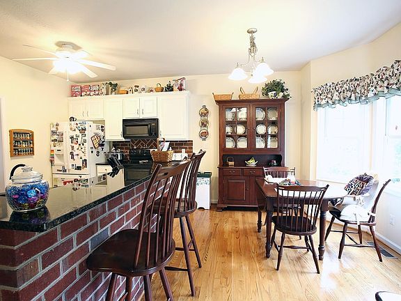 5th image of 1567 Silver Creek Dr