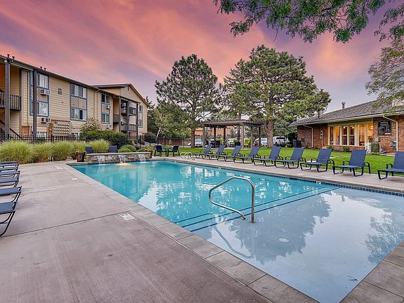 Clearview Apartments 4840-print-045-044-Exterior-3600x2403-300dpi