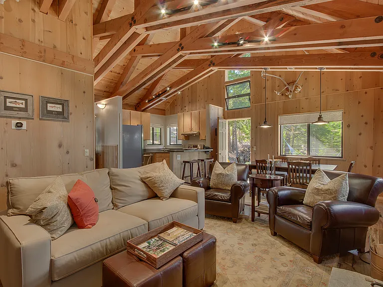 760 Rawhide Dr — Photo 2