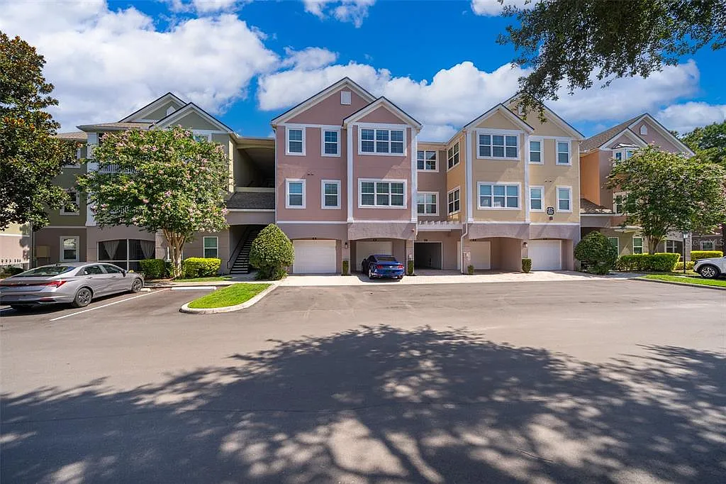 3 bed, 2.0 bath, 1260 sqft, $1,975 — Photo 1