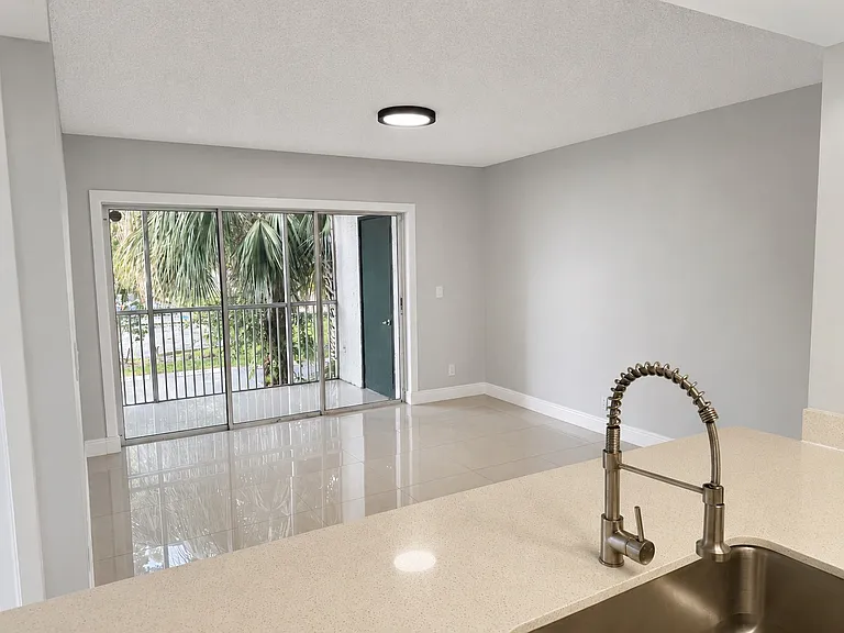 5780 Rock Island Rd #360 - interior 04