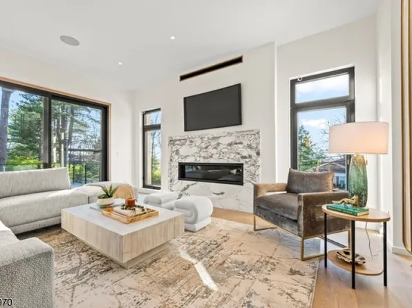9 Far Brook Dr, Millburn Twp., NJ 07078
