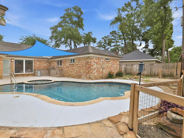 15215 Parkville Dr — Photo 48