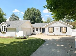 2003 Robert Dr, Champaign, IL 61821