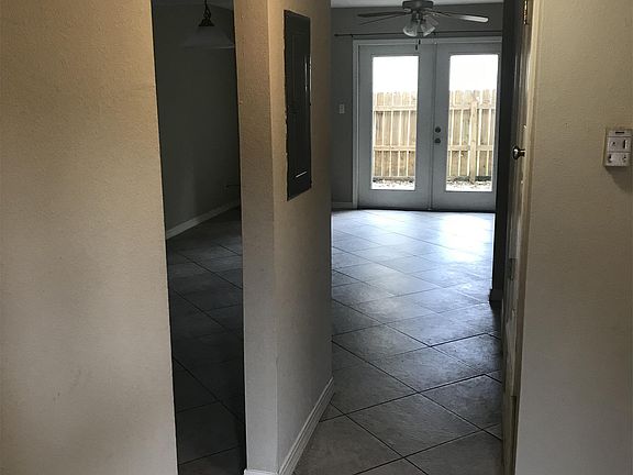 Entrance Foyer - 1st Floor