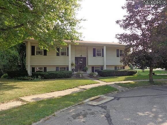 1st image of 104 Briar Lake Ct