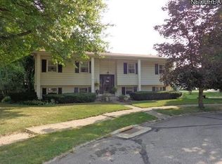 104 Briar Lake Ct, Elyria, OH
