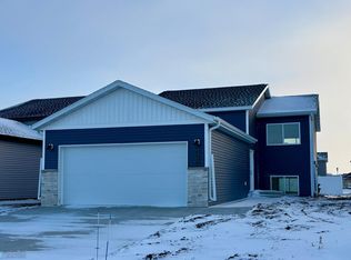 6630 68th Ave S, Horace, ND