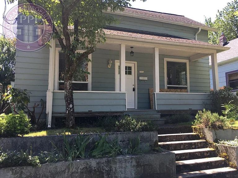 1554 SE Marion St — Photo 2