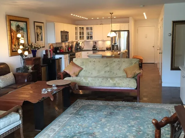 8 Whittier Pl APT 14F, Boston, MA 02114