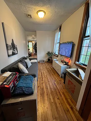 Rented by Delmark Realty LLC | media 8