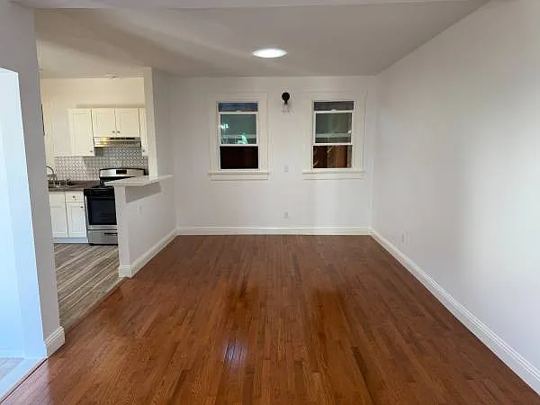 2 bed, 850 sqft, $2,999 — Photo 3