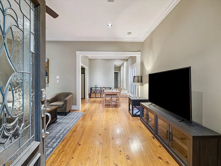 427 W 24th St — Photo 3