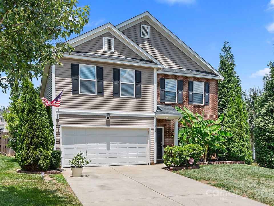 1st image of 153 Flanders Dr
