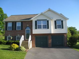 153 Arbor Bluff Dr, Pleasant Gap, PA 16823