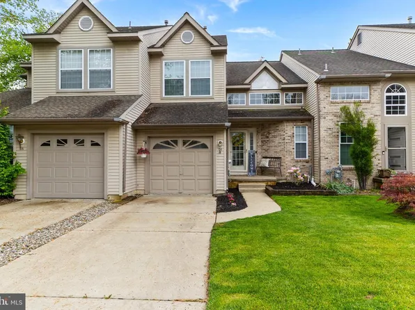 56 Smokey Run Dr, Berlin, NJ 08009