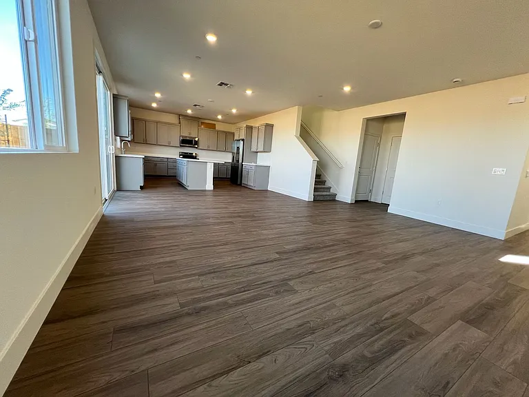 3357 Adirondack St — Photo 5