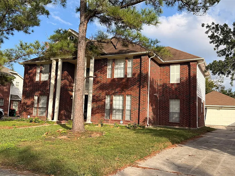 10310 Hedge Way Dr — Photo 2