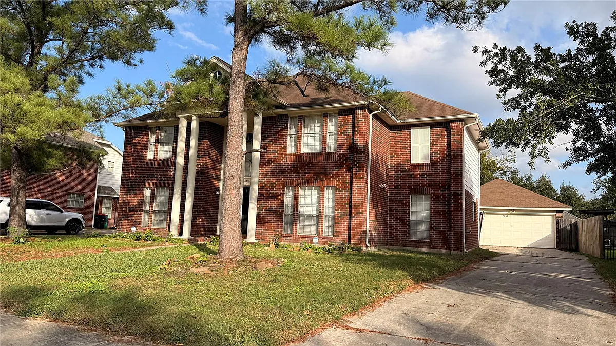 Building Photo - 10310 Hedge Way Dr