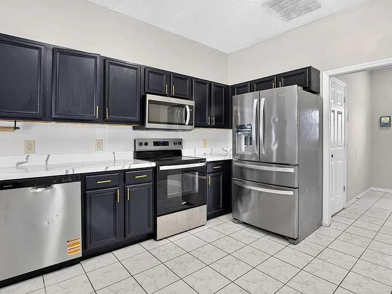 121 Aurelia Ct — Photo 12