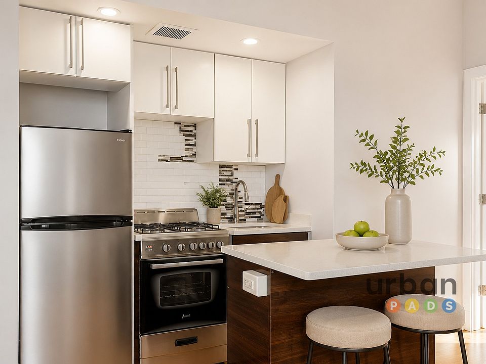 2nd image of 586 Hart St APT 3L