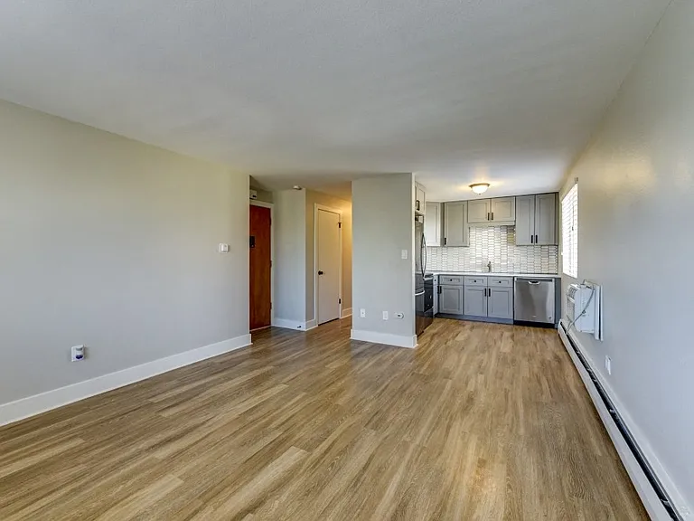 1302 Milwaukee St — Photo 2
