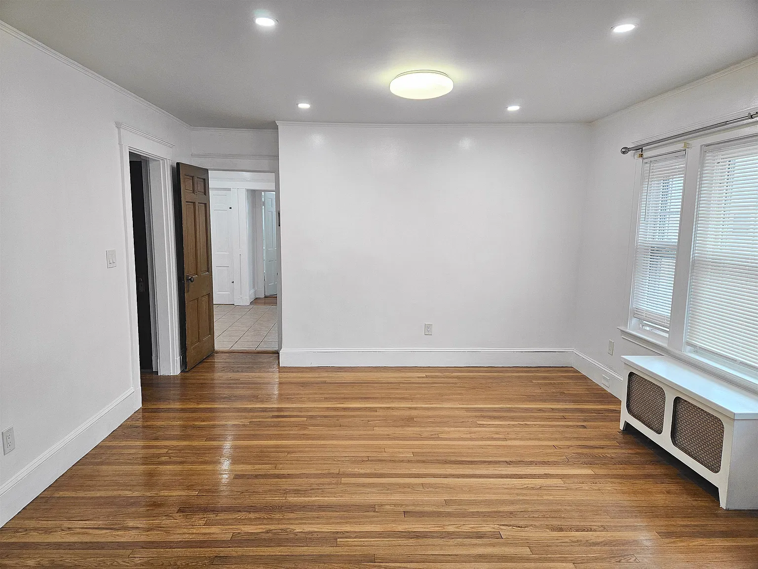1 bed, 900 sqft, $2,300 — Photo 2