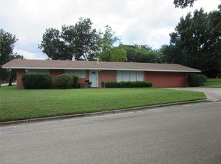 900 Bennett Dr, Bowie, TX 76230