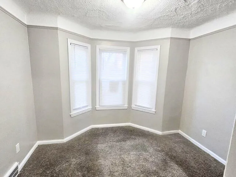 10803 Roxbury St — Photo 14