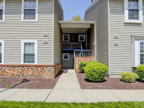 95 Neilly Ct, Old Bridge, NJ 08857