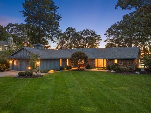 2230 Lakeshore Dr, Fennville, MI 49408