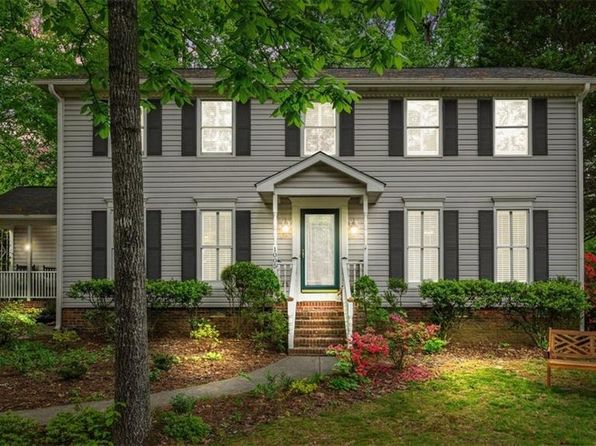 1005 New Hampshire Dr, Jamestown, NC 27282